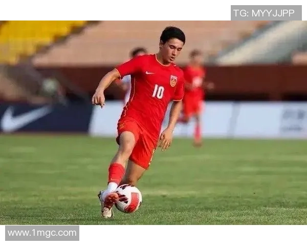 恩德里克的崛起之路:从青涩少年到足球新星的传奇故事